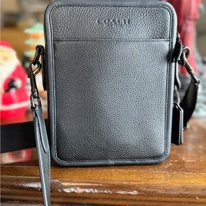 Coach Black Pebbled Leather Sullivan Crossbody / Messenger Bag